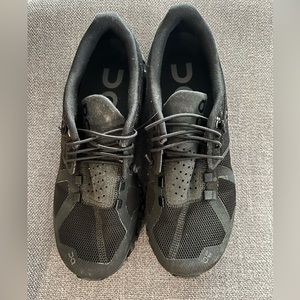 ON RUNNING Waterproof Cloud 5 Trainers
